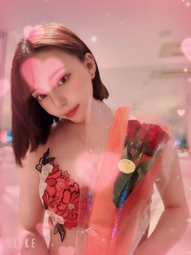椎名　レア（アムアージュ）の自撮り「素敵なお花💕」画像